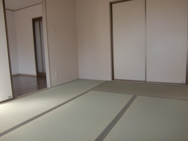 Other room space. Japanese-style room to settle ☆
