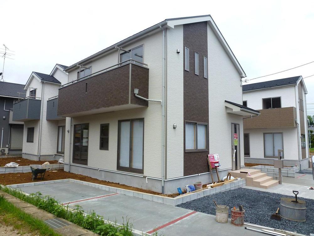 Same specifications photos (appearance). Same construction appearance