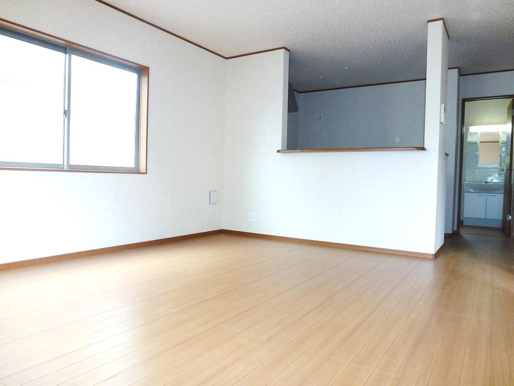 Same specifications photos (living). Same construction Living