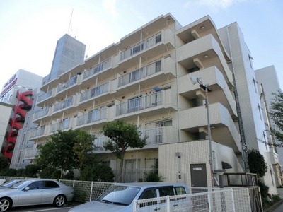 Building appearance. Convenience is a 2-minute walk convenience store