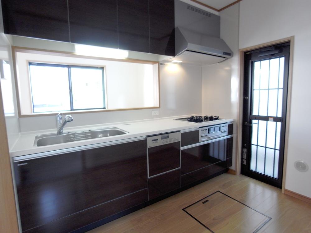 Same specifications photo (kitchen). While watching the family, Cooking can be, Storage is abundant system Kitchen. Since the down Wall is also standard equipment, It is useful out of things.  [Our example of construction photos]