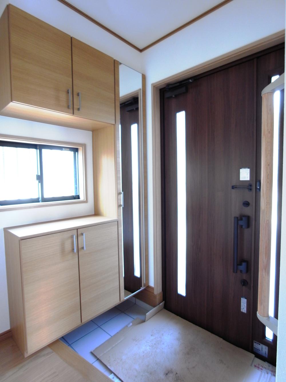 Entrance. Entrance is a handy parent and child door. A storage capacity, Shoes locker enters lot.  [Our example of construction photos]