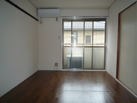 Living and room. Western style room, It comes with 1 groups air conditioning. 