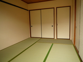 Living and room. It is try to rumbling in the Japanese-style room?