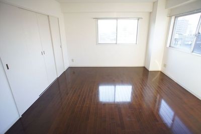 Other room space. Western-style 10.8 Pledge ・ Feeling of luxury is the color of the flooring.