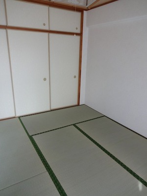 Living and room. It calms down and there is a Japanese-style room.