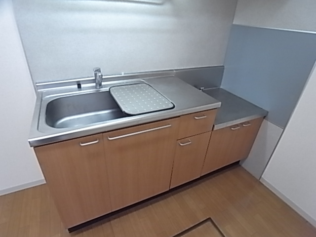 Kitchen. Two-burner stove is a large kitchen ☆