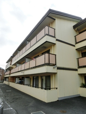 Building appearance. It is a quiet residential area.