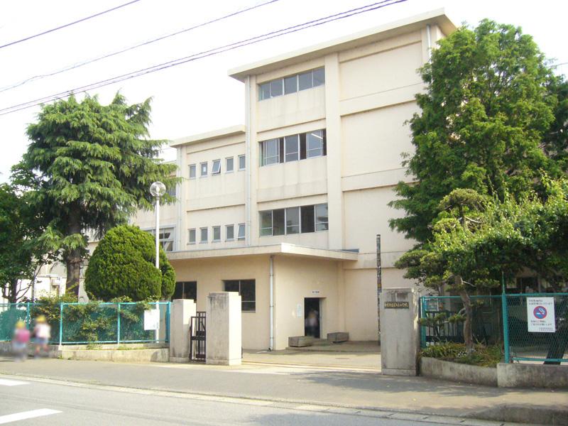 Primary school. 1699m to the Chiba Municipal Hoshiguki Elementary School