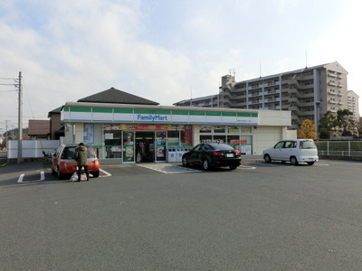 Convenience store. 590m to Family Mart (convenience store)