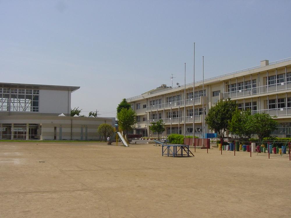 Primary school. 1147m to Chiba City students Hamahigashi Elementary School