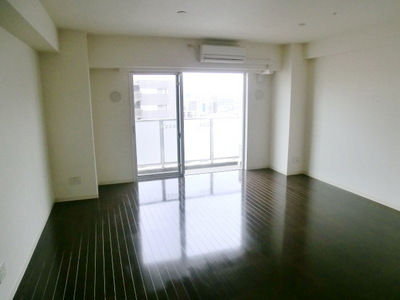 Living and room. Spacious 11.2 Pledge of studio