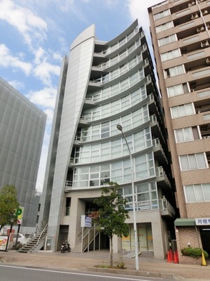 Building appearance. Chiba Central Station is also convenient rainy day in a 3-minute walk.