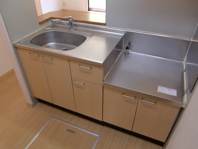 Kitchen. Two-burner stove can be installed ☆