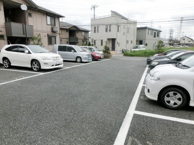 Parking lot. It is on-site parking.