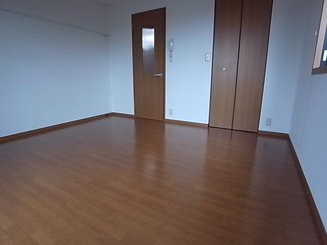 Other room space. Flooring to settle ☆