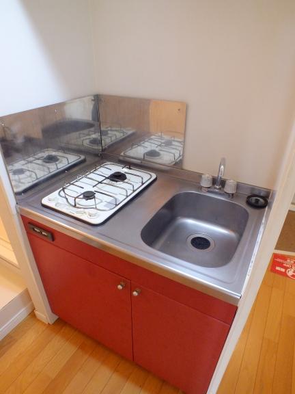 Kitchen. 2 lot gas stoves