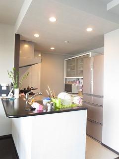 Kitchen. Open counter type kitchen. There is also a feeling of opening, It deepens also conversation with family. To process the garbage, Disposer as standard equipment.