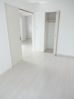 Living and room. Of about 6.4 tatami with a closet Western-style. 