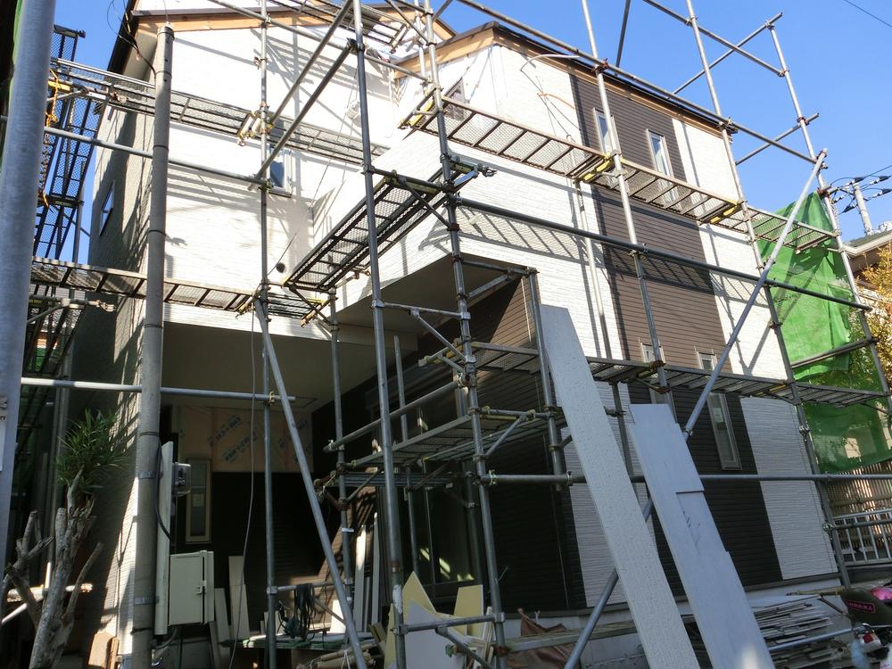 Local appearance photo. Local (12 May 2013) Shooting