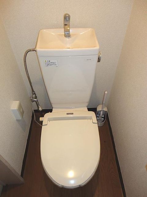 Toilet. The fact is that there is also a small window in the toilet.