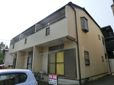 Building appearance. It is a quiet residential area.