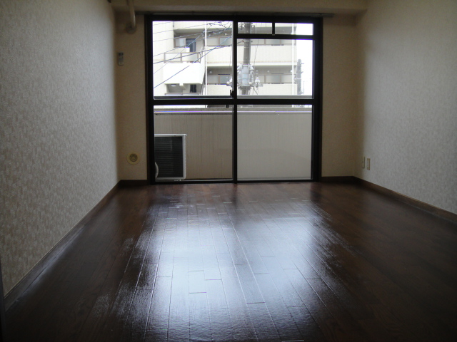 Other room space. Clean flooring ☆