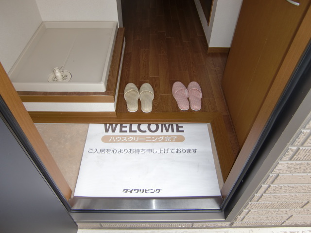 Entrance. There is also a shoe storage ☆