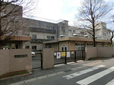 Primary school. Miyazaki to elementary school (elementary school) 580m