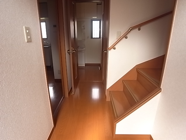 Other room space. Like detached sense if there are stairs in the house ☆ 