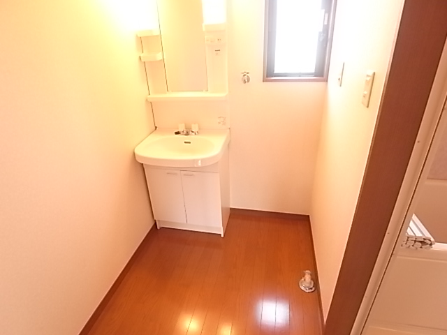 Washroom. Washbasin space is also wide ☆ 