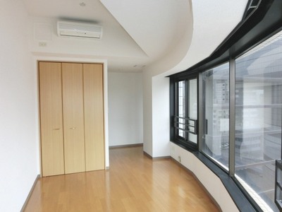 Other room space. Bright flooring clad Western-style