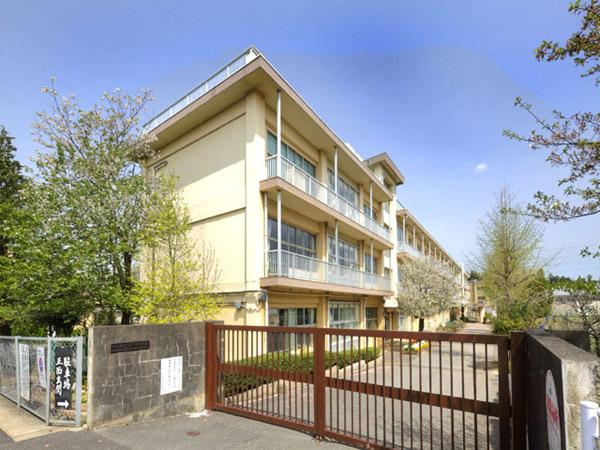 Junior high school. Kawato 731m until junior high school