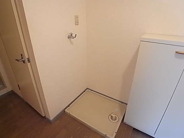 Other room space. There is also an indoor laundry Area ☆ 