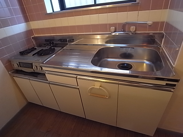 Kitchen. Kitchen is a two-burner stove installation Allowed ☆ 