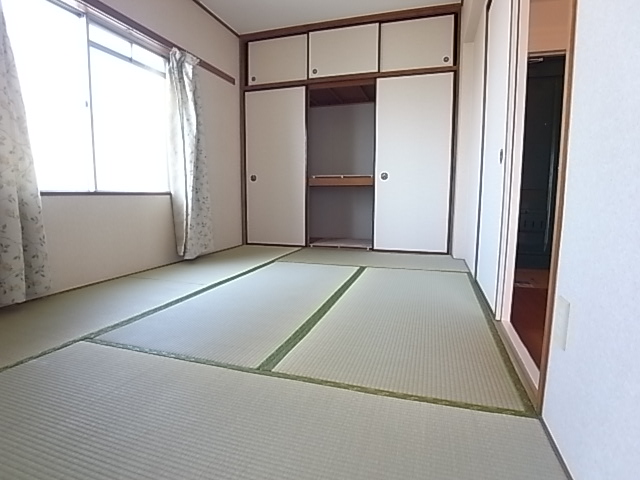 Other room space. Japanese-style room to settle ☆