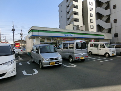 Convenience store. 450m to Family Mart (convenience store)