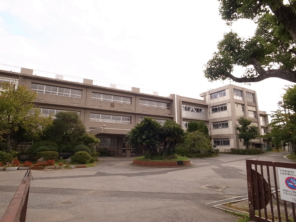 Junior high school. 1319m to private Suehiro junior high school (junior high school)