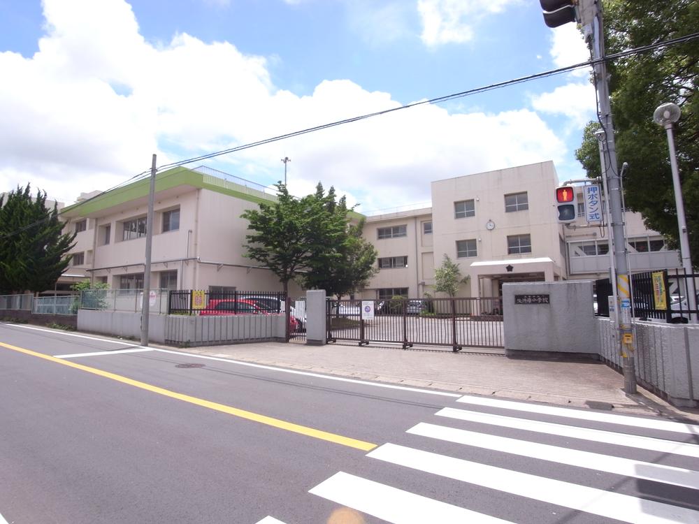 Primary school. 978m to Chiba City students Hamahigashi Elementary School