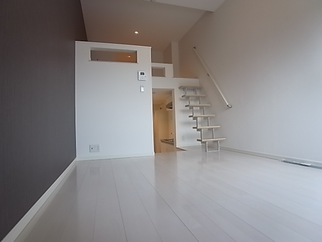 Living and room. Rises and the stairs to the loft ☆