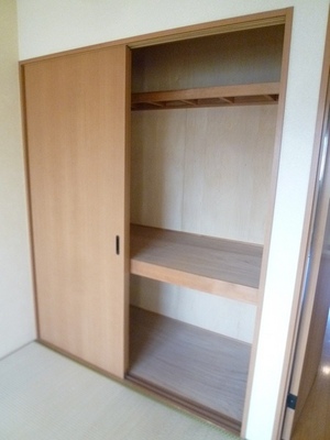 Receipt. Is a closet of Japanese-style room that a lot can be accommodated. 