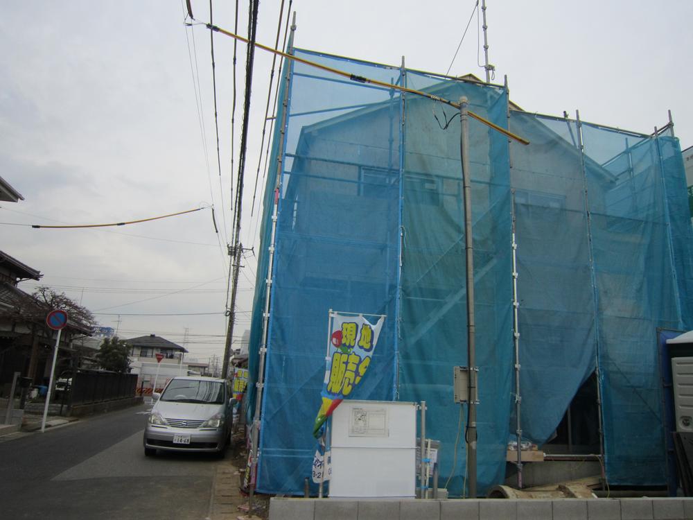 Local photos, including front road. Local (12 May 2013) Shooting