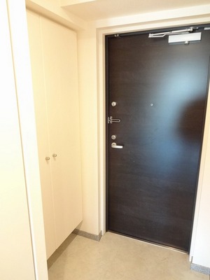 Entrance. In high type of shoebox, Entrance also neat storage ◎