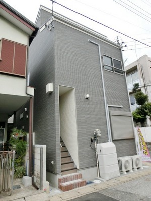 Building appearance. Honchiba a 10-minute walk from the train station.