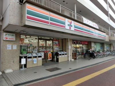 Convenience store. 180m to Seven-Eleven (convenience store)