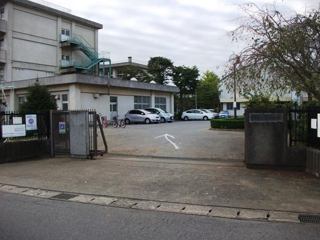 Primary school. Matsukeoka until elementary school 400m