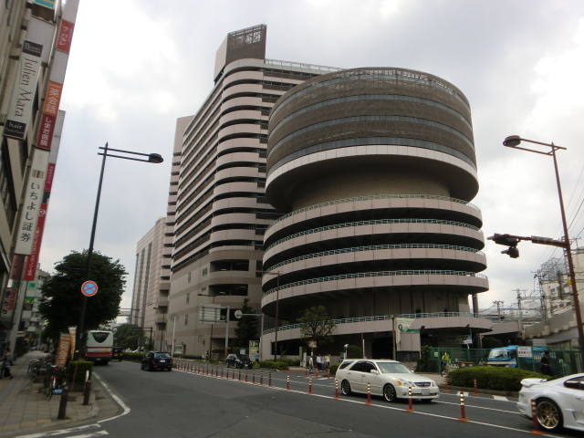 Shopping centre. Sogo Chiba shop until the (shopping center) 819m