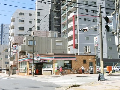 Convenience store. 210m to Seven-Eleven (convenience store)