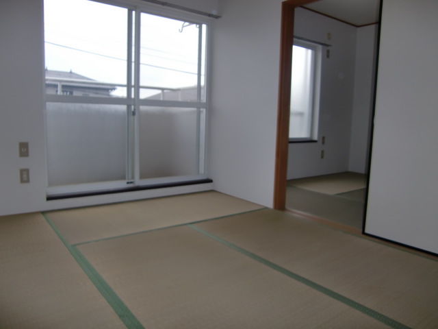 Living and room. It settles down Japanese-style room! 