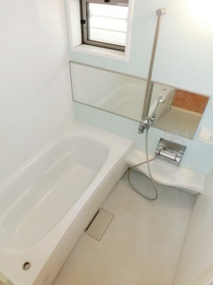 Bath. Large bathroom With reheating